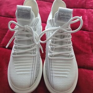 Steve Madden white natural raffia